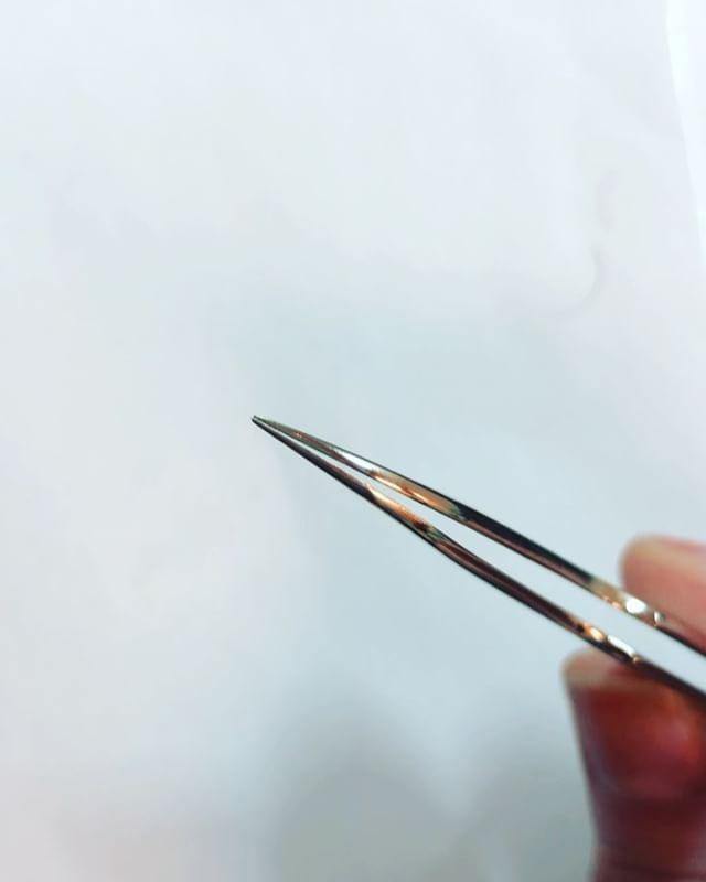 Good grip is fundamental to picking up your extensions - TheLashChickPro